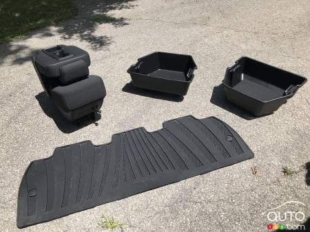 Chrysler Pacifica, pieces of the second row of seats not to be forgotten by the side of the road